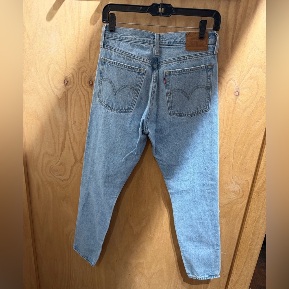 Levi’s High Rise Distressed Blue Jeans - Picture 3 of 7